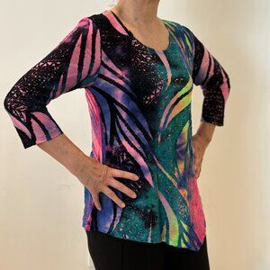 Asymmetric hem, textured tunic top with 3/4 length sleeves, swirling patterns, S